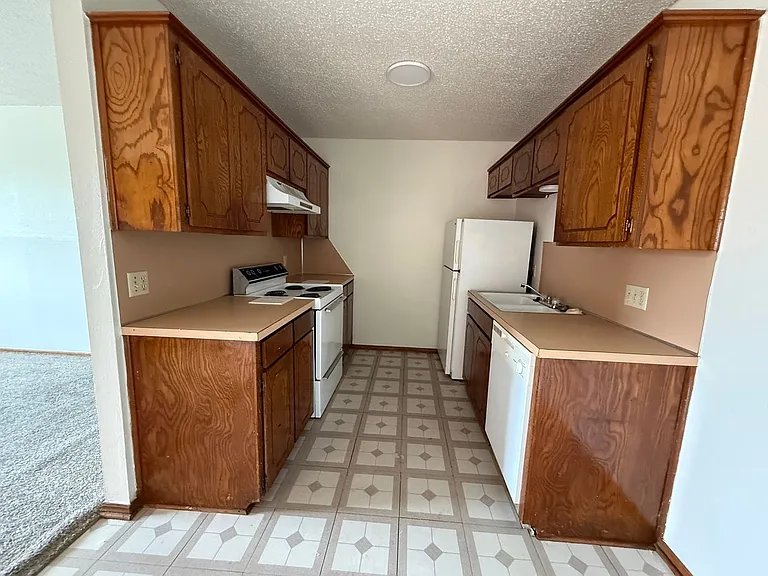 Fox Valley Apartments — Photo 35