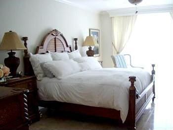 5th image of 20201 E Country Club Dr APT 2102