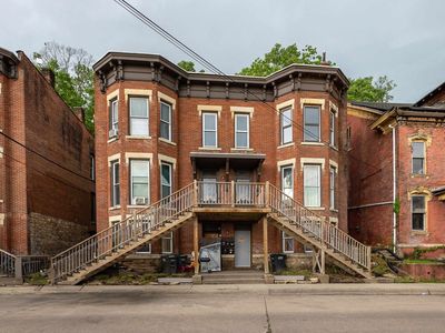 1571 Bluff St, Dubuque, IA, 52001