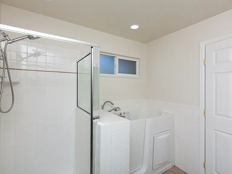 528 Park Ridge Ct — Photo 36