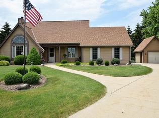W234S5167 Ermine Ct, Waukesha, WI 53189