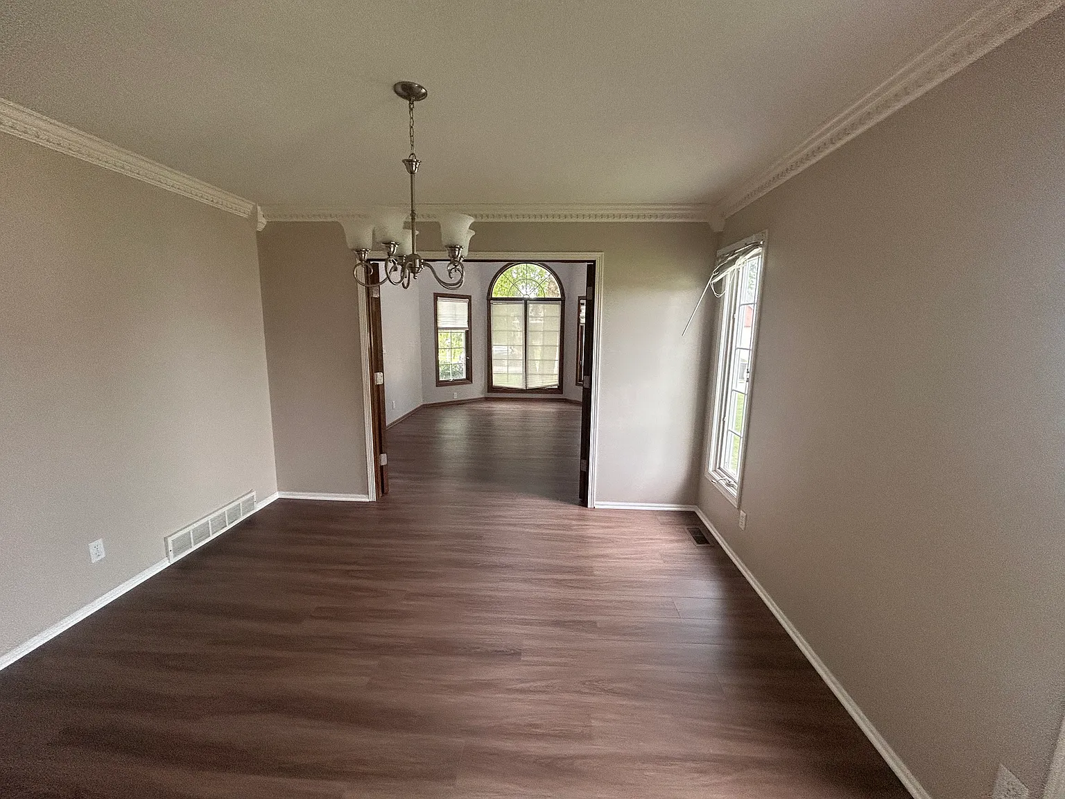 6 bed, 2189 sqft, $2,800 — Photo 4