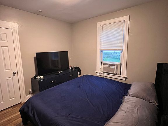5th image of 238 Weber St