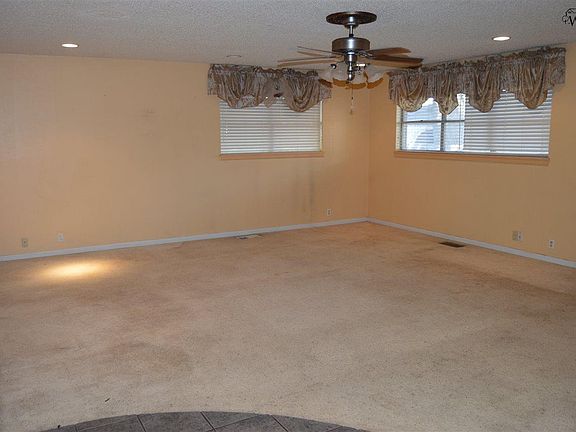 4th image of 513 N Hilltop Ave