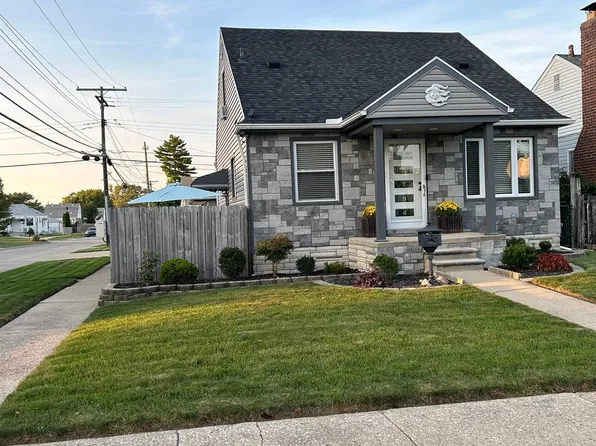 12794 Backus St, Southgate, MI 48195