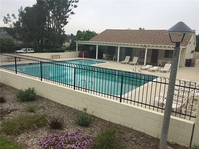 1063 Canyon Spring Ln — Photo 23