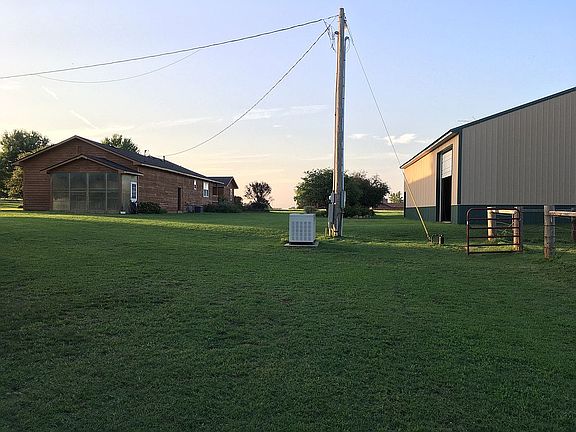 HOUSE & BARN LOOKING NORTH