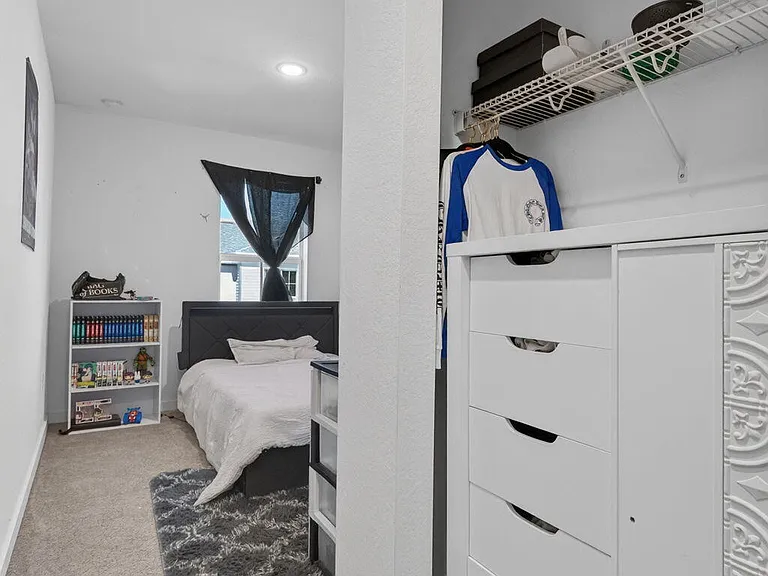 608 NE Waters Edge Ln — Photo 32