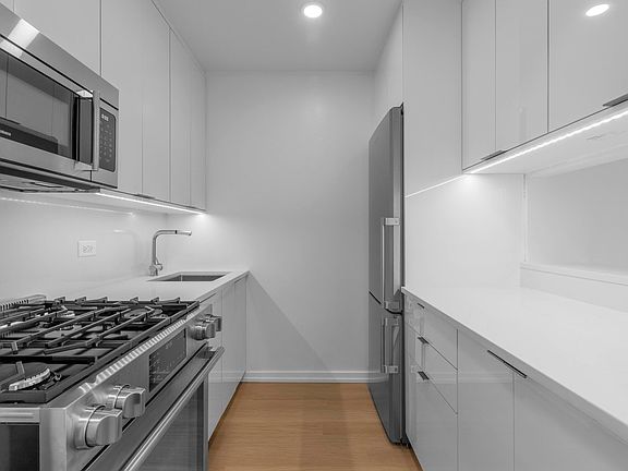 5th image of 124 W 60th St #15K