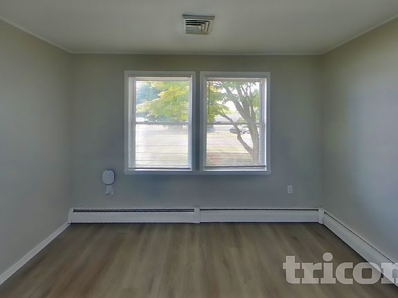 3rd image of 21 Barberry Ln