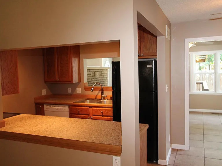 2242 E Aloma breakfast bar