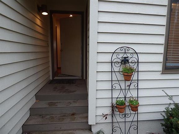 2nd image of 348 Lake Catherine Cir