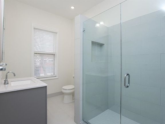 4th image of 3229 Kennedy Blvd #2