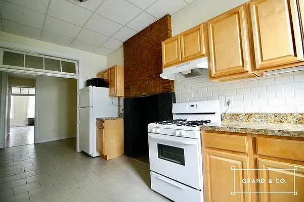 Rented by Grand & Co. | media 5