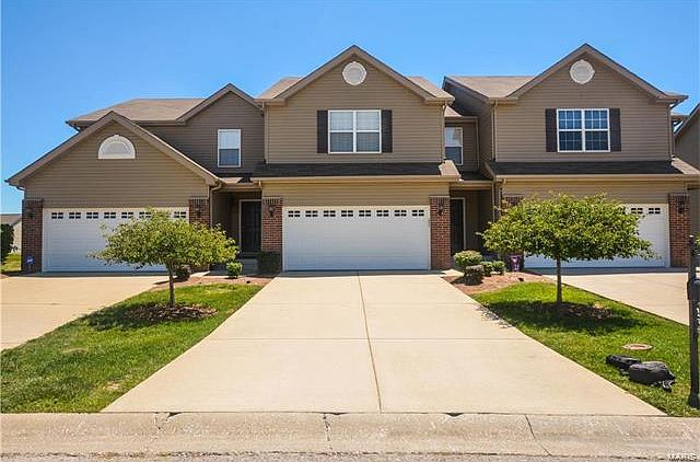 1st image of 825 Foxgrove Dr