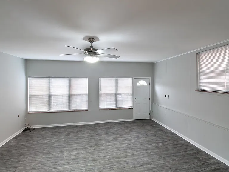 7101 Rollins Rd — Photo 15