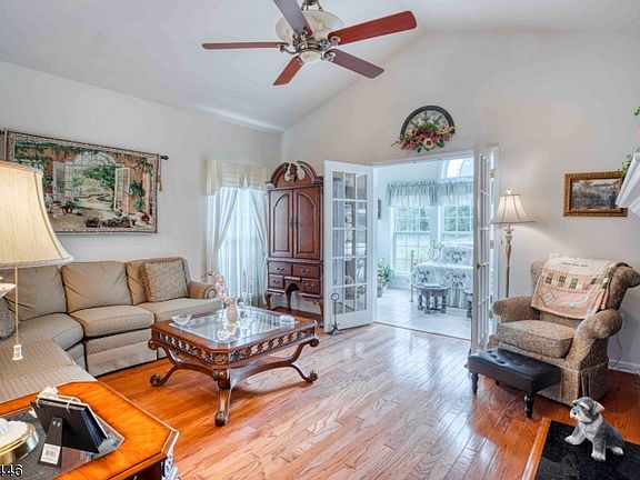 3rd image of 138 Stone Manor Dr