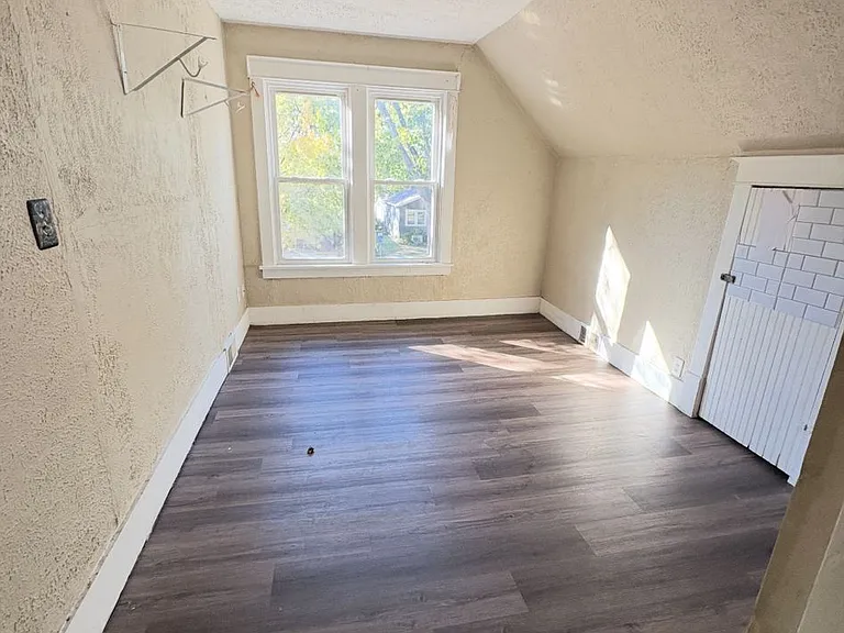 2225 Bryant Ave N — Photo 9
