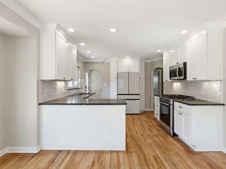 257 Moreland Rd — Photo 14