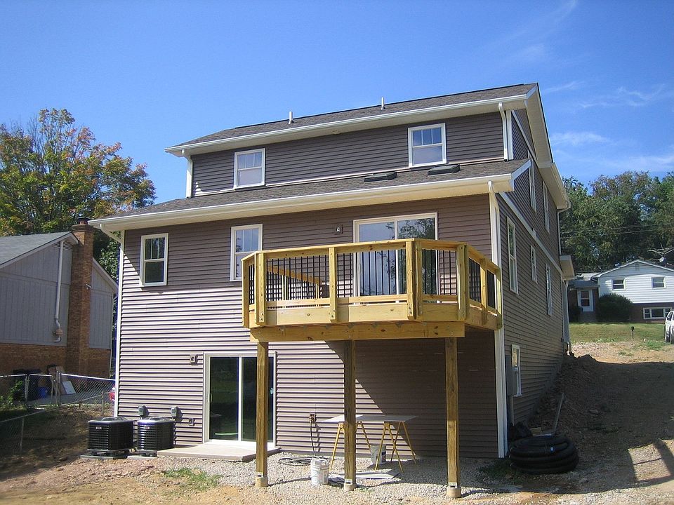 2nd image of 210 Ardmore St