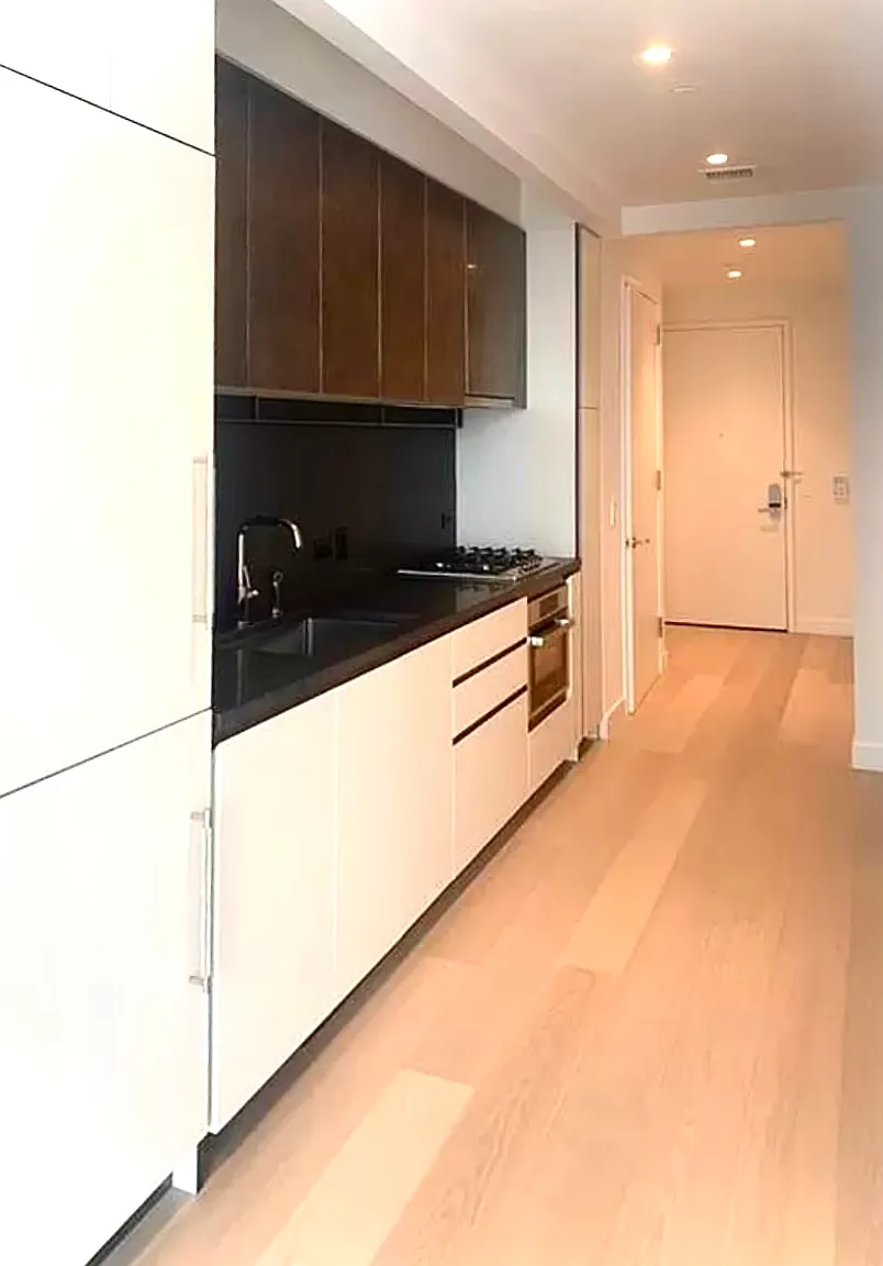 11 Hoyt Street — Photo 2