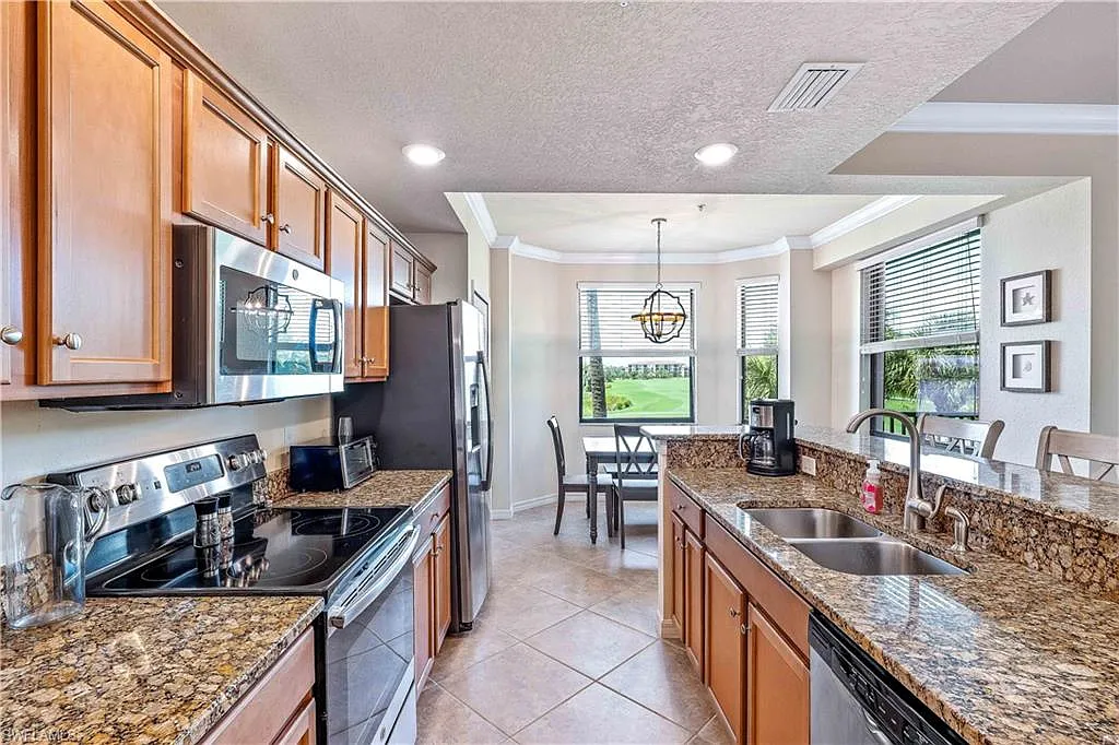 2 bed, 2.0 bath, 1170 sqft, $7,500 — Photo 3
