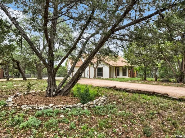 1211 SPRUCE LN, Fischer, TX 78623