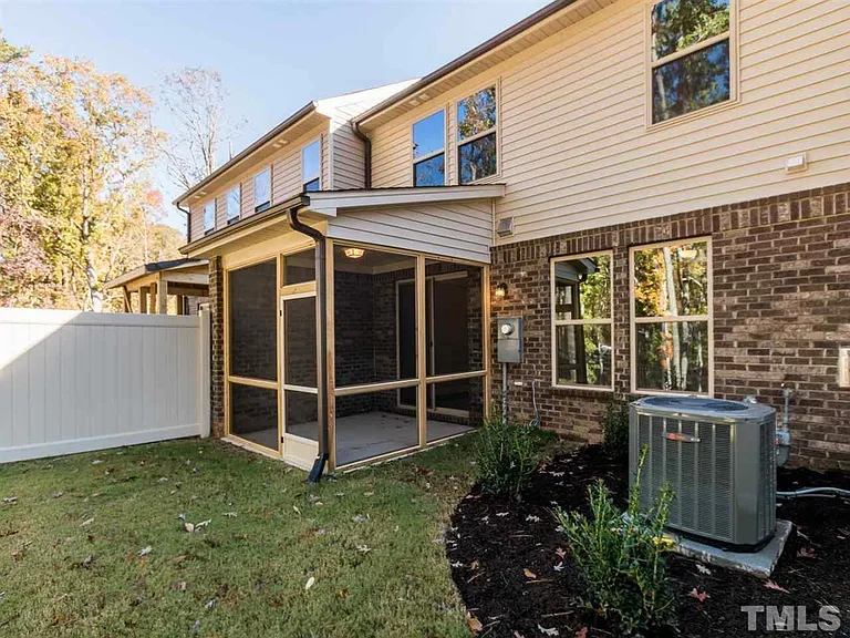 817 Rymark Ct — Photo 24
