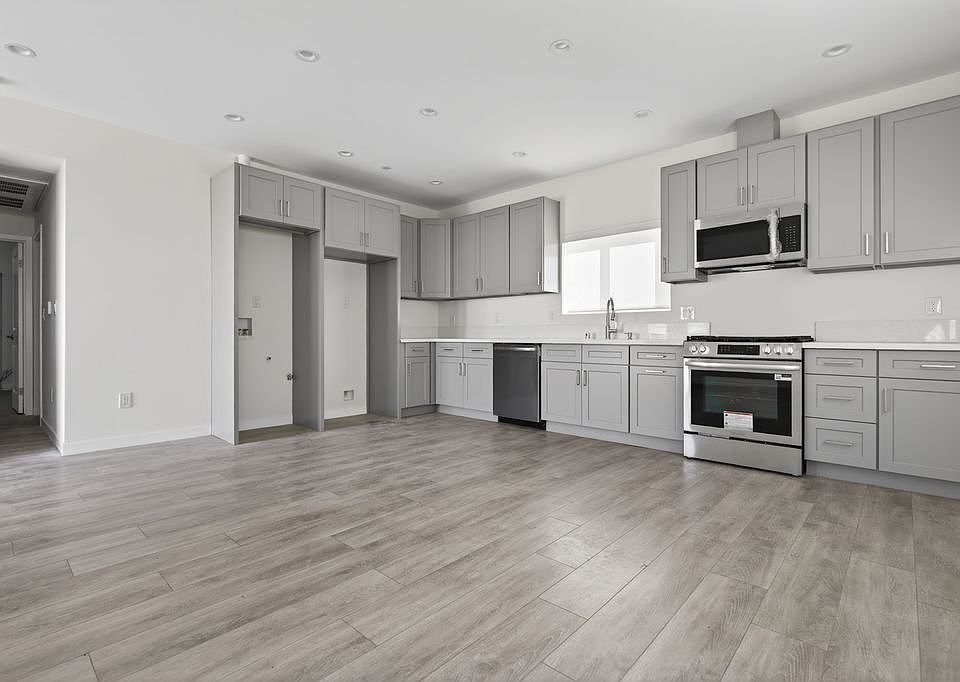 1st image of 329 Victory Ct #101