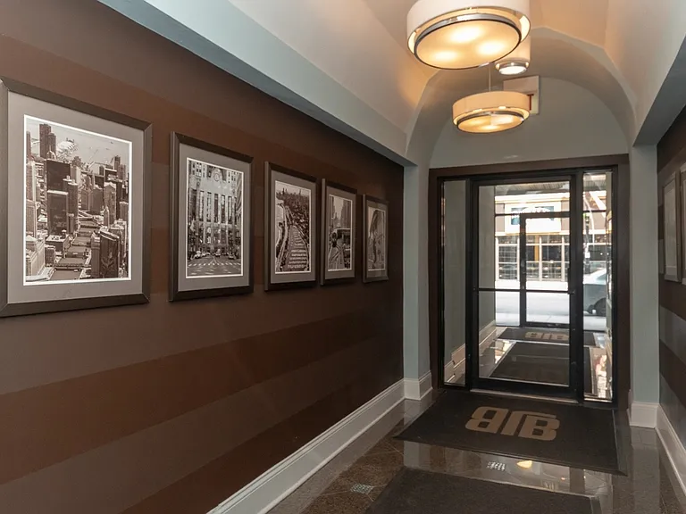 11 W. Division — Photo 17