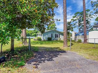 216 Fountain Lake Dr, Eutawville, SC 29048