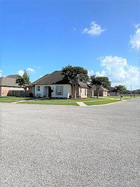 1st image of 201 Meadow Lake Dr