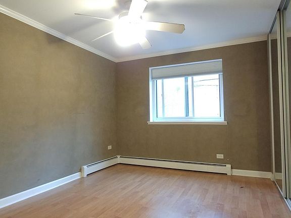 3rd image of 515 W Wrightwood Ave APT 211