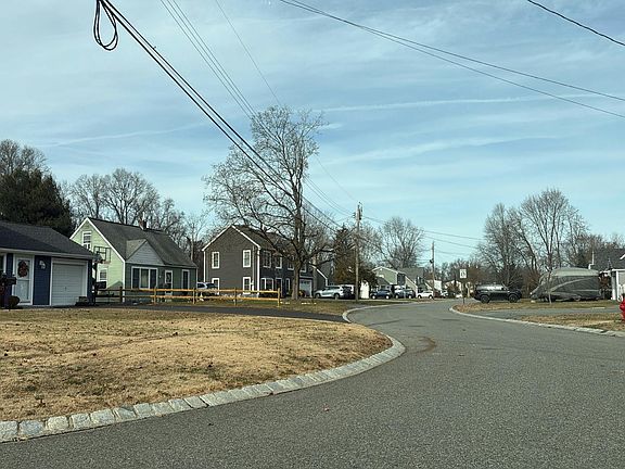 5th image of 38 Village Rd