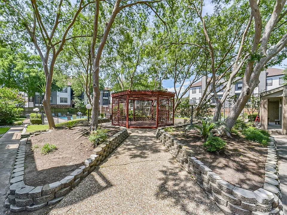 10811 Richmond Ave #65