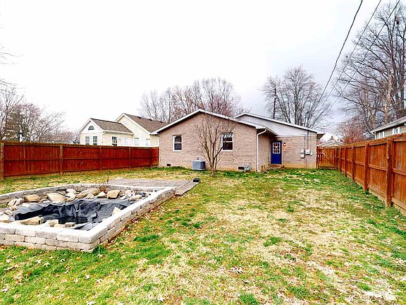 2nd image of 605 E Maple St