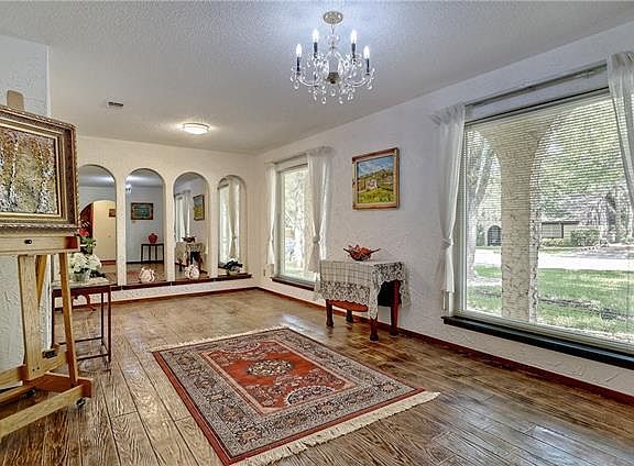 4th image of 105 Oak Forest Trl