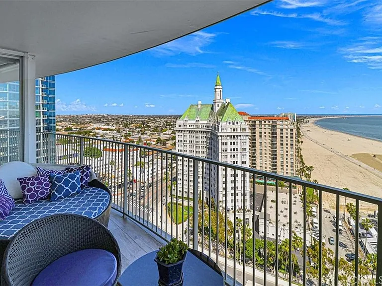 700 E Ocean Blvd #2605 — Photo 1