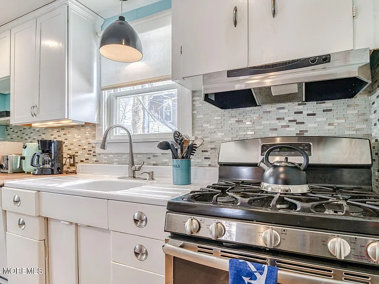 127 Lawrence Ave — Photo 6