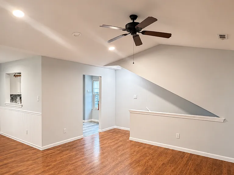 440 Atlanta Ct — Photo 4
