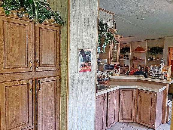 3rd image of 716 Forest Ln