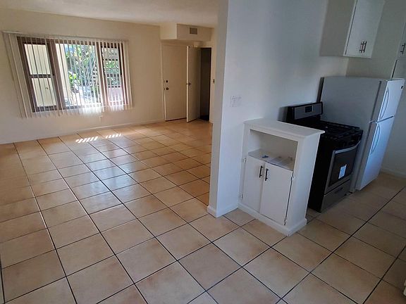 5th image of 8619 Belford Ave #2