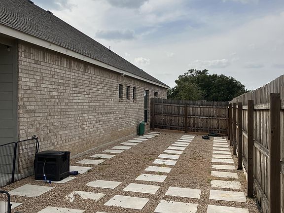 4th image of 407 Raven Dr