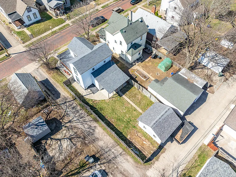 1420 Holly Ave — Photo 25