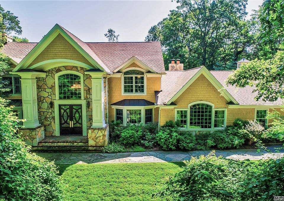 1st image of 32 Woodvale Dr