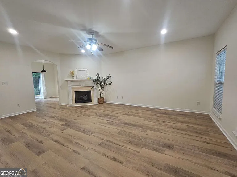 619 Kenridge Way — Photo 2