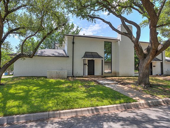 2nd image of 1618 Hulen St