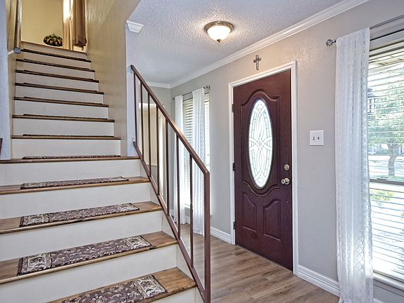 5th image of 1606 Oakridge Dr