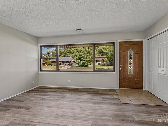 2nd image of 3969 Larchview Dr