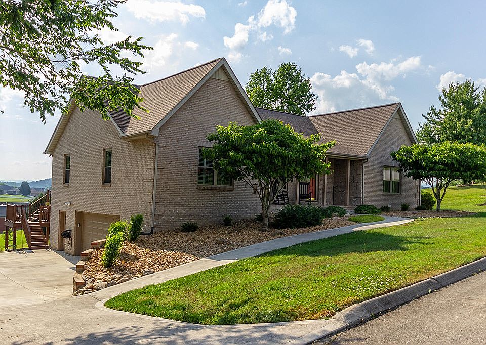 1st image of 2829 Wisteria Dr